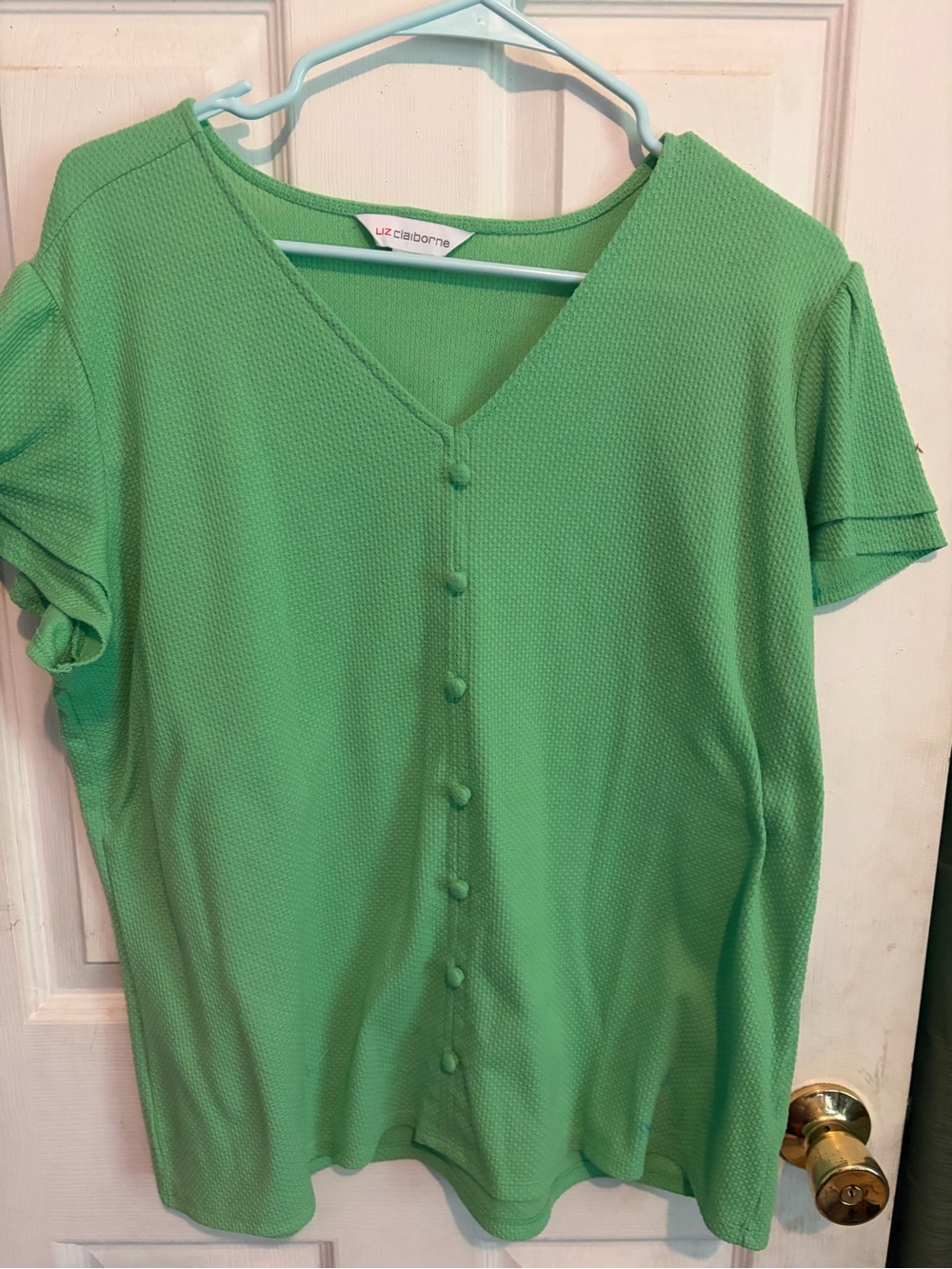 Liz Claiborne Mint Green V-Neck Button Front Top